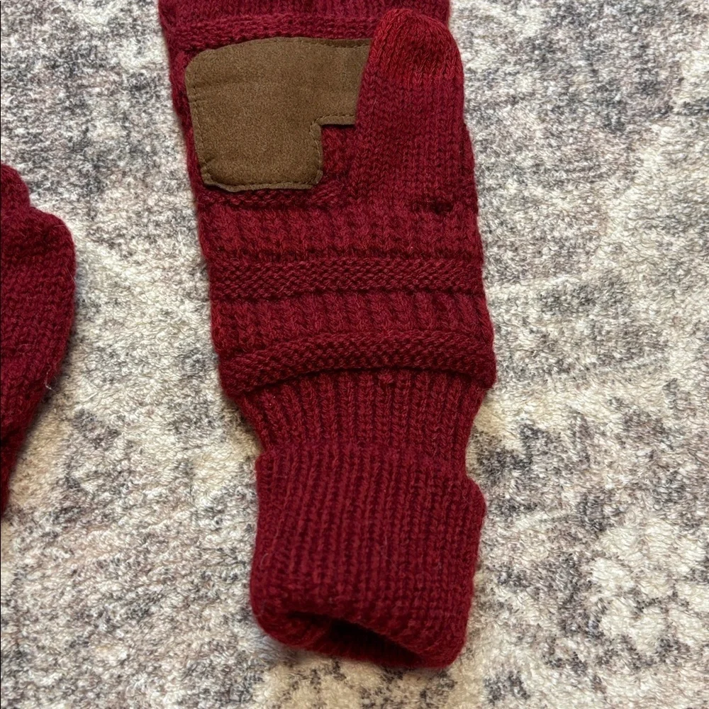 Women’s phone-friendly gloves
